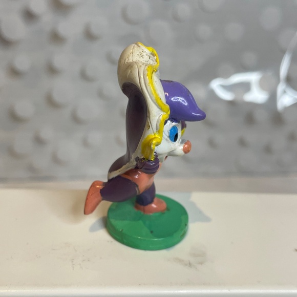 5 for $10 - Vintage Tiny Toons Fifi La Fume figure - Picture 3 of 3